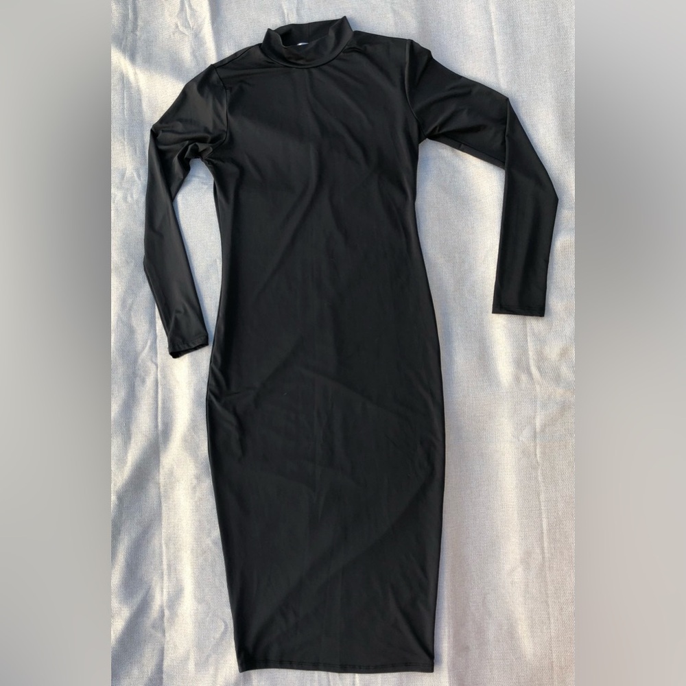 3/$20✨ Bozzolo Black Bodycon Mock Neck Long Sleeve Dress